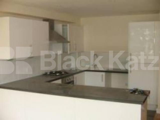 			NEW REFURB!!!, 2 Bedroom, 1 bath, 1 reception Flat			 Palace Road x3, BOUNDS GREEN N11